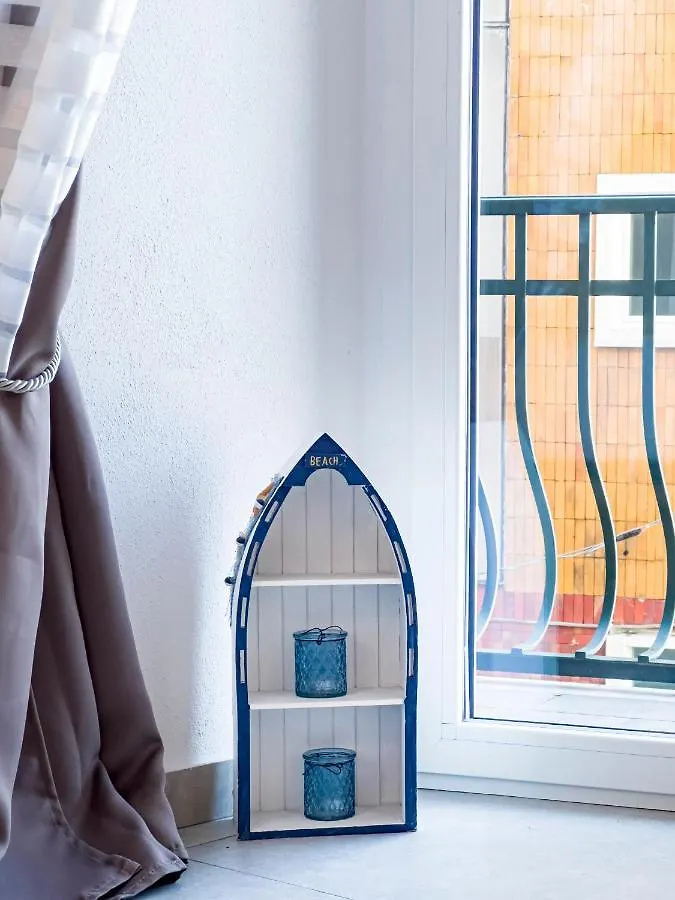 Alla Casa Rosa Al Mare, Central Seafront Stay With Free Private Garage, Air Conditionig, Wi-Fi, Ideal Choice For A Relaxing And Exciting Coastal Escape Apartment Rapallo