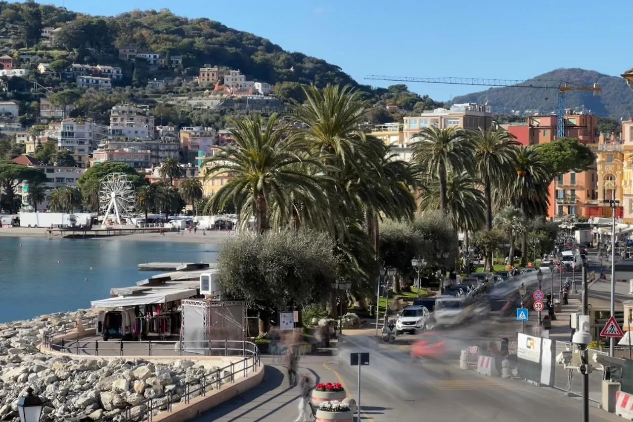 Apartment Alla Casa Rosa Al Mare, Central Seafront Stay With Free Private Garage, Air Conditionig, Wi-Fi, Ideal Choice For A Relaxing And Exciting Coastal Escape Italien