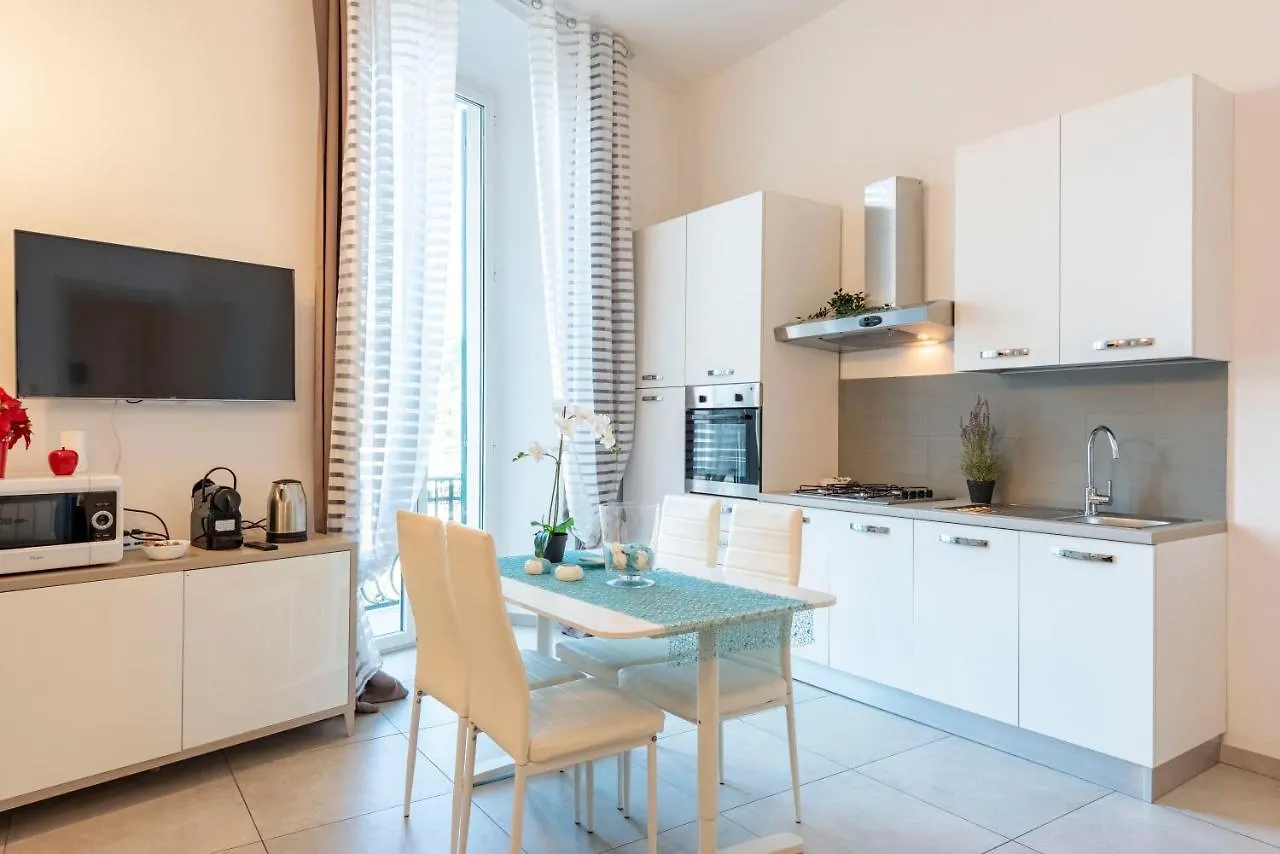 Apartment Alla Casa Rosa Al Mare, Central Seafront Stay With Free Private Garage, Air Conditionig, Wi-Fi, Ideal Choice For A Relaxing And Exciting Coastal Escape Rapallo
