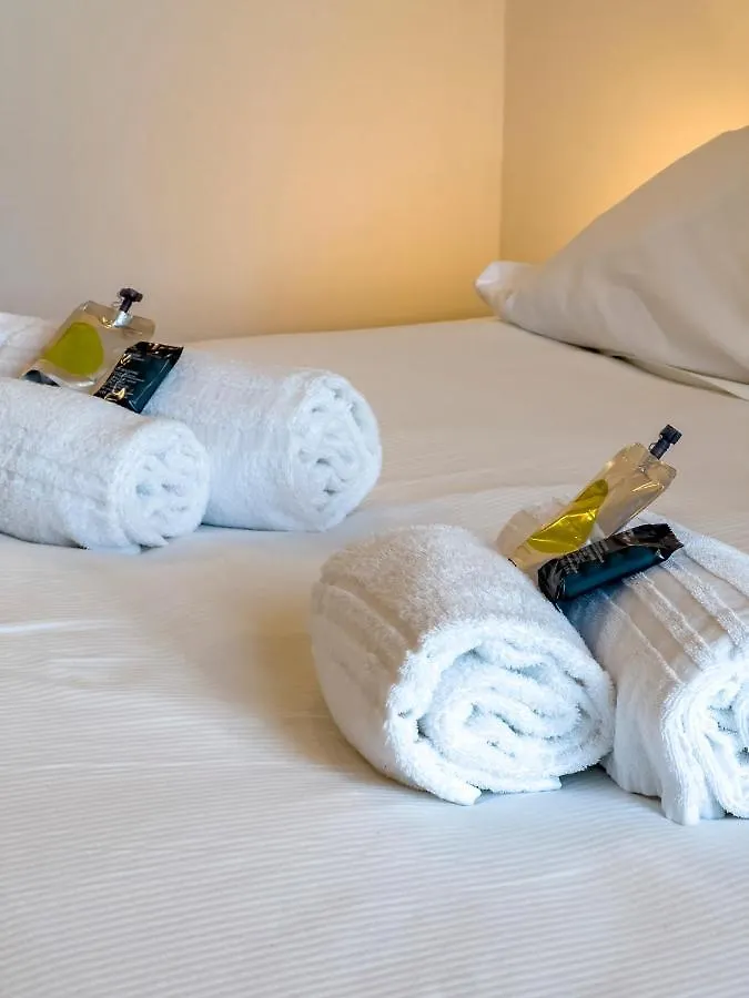 Alla Casa Rosa Al Mare, Central Seafront Stay With Free Private Garage, Air Conditionig, Wi-Fi, Ideal Choice For A Relaxing And Exciting Coastal Escape Rapallo Apartment