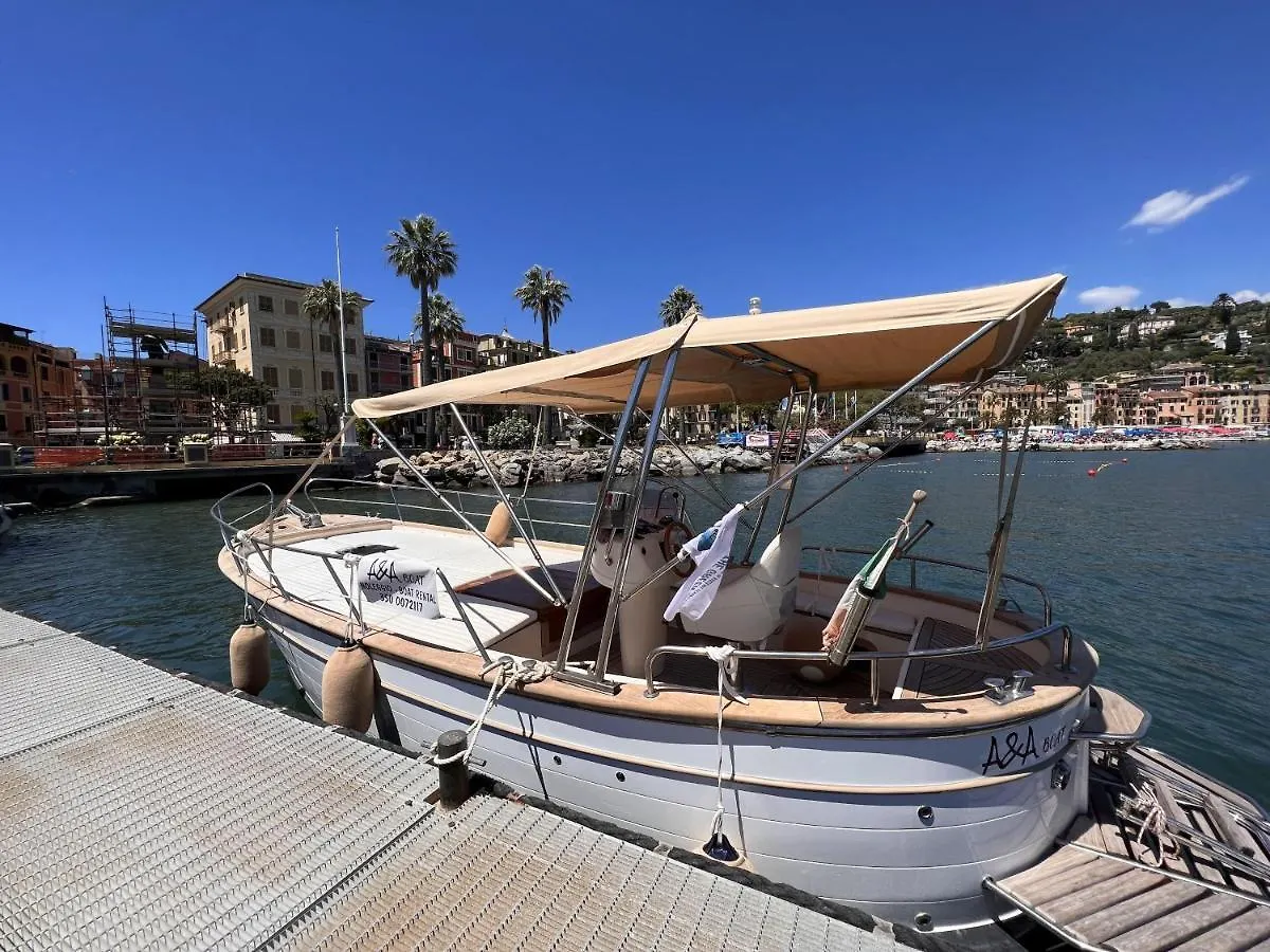 Alla Casa Rosa Al Mare, Central Seafront Stay With Free Private Garage, Air Conditionig, Wi-Fi, Ideal Choice For A Relaxing And Exciting Coastal Escape Rapallo