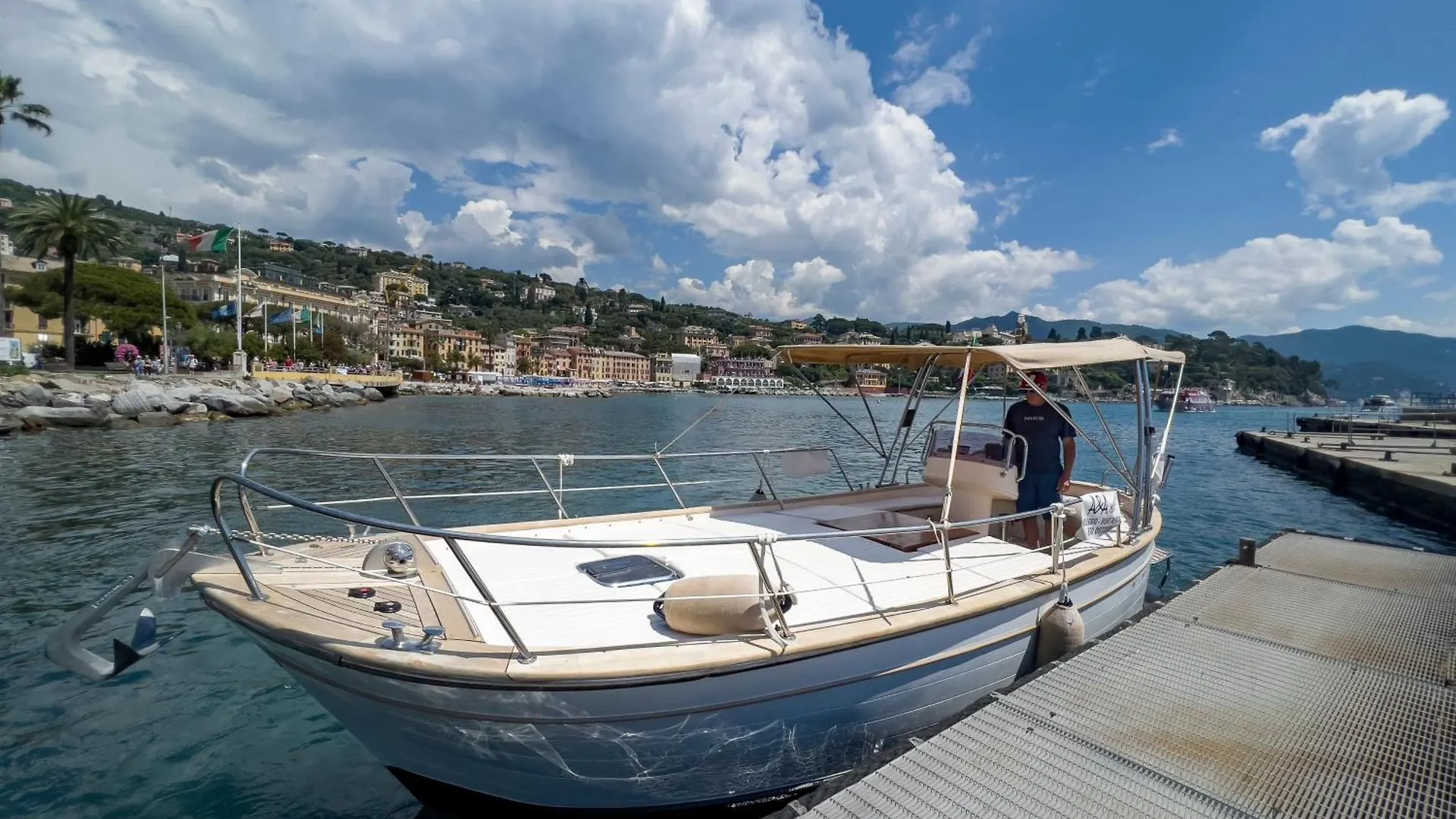 Alla Casa Rosa Al Mare, Central Seafront Stay With Free Private Garage, Air Conditionig, Wi-Fi, Ideal Choice For A Relaxing And Exciting Coastal Escape Rapallo 0*,