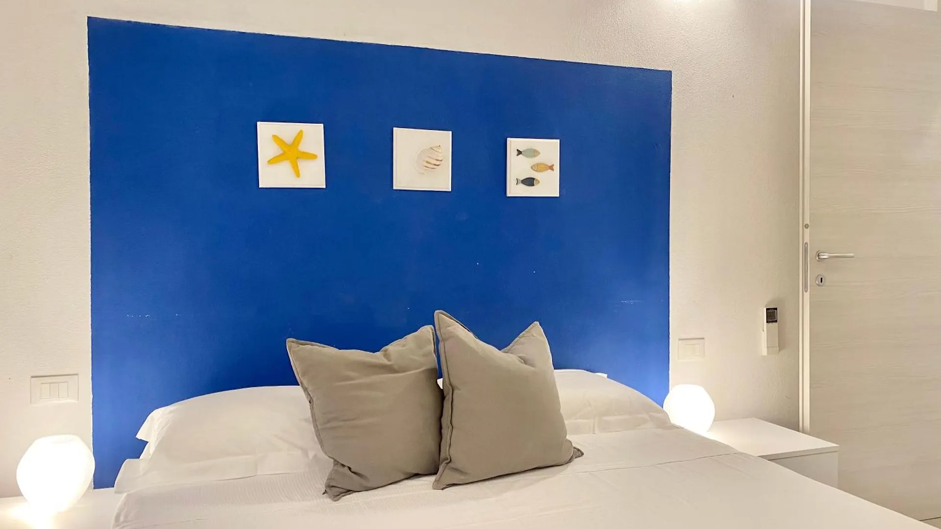 Alla Casa Rosa Al Mare, Central Seafront Stay With Free Private Garage, Air Conditionig, Wi-Fi, Ideal Choice For A Relaxing And Exciting Coastal Escape Rapallo Italy