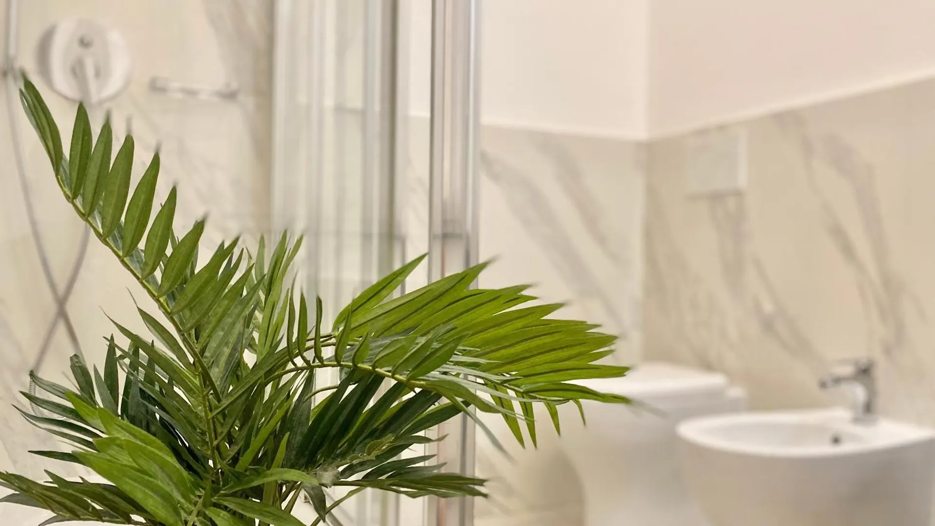 Apartment Alla Casa Rosa Al Mare, Central Seafront Stay With Free Private Garage, Air Conditionig, Wi-Fi, Ideal Choice For A Relaxing And Exciting Coastal Escape