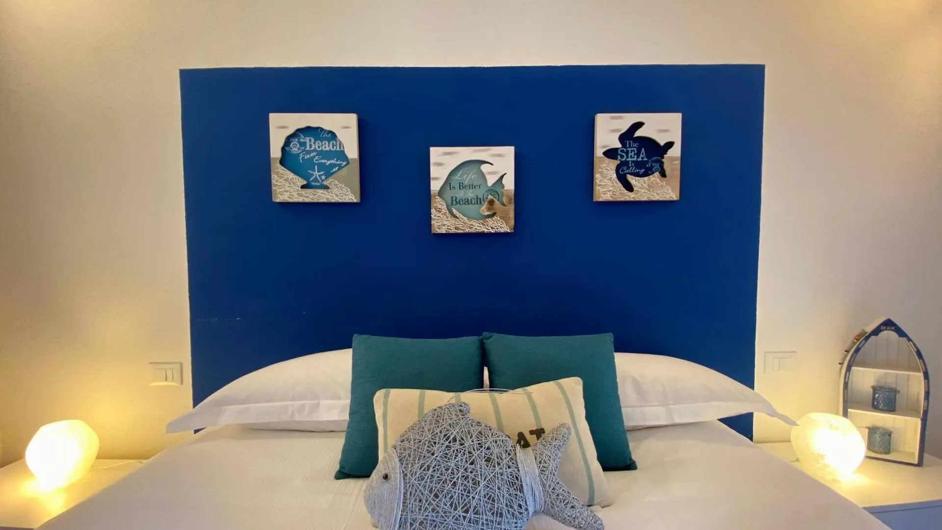 Alla Casa Rosa Al Mare, Central Seafront Stay With Free Private Garage, Air Conditionig, Wi-Fi, Ideal Choice For A Relaxing And Exciting Coastal Escape Italien