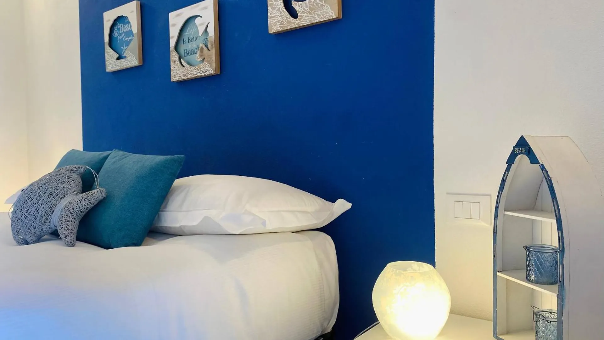 Apartment Alla Casa Rosa Al Mare, Central Seafront Stay With Free Private Garage, Air Conditionig, Wi-Fi, Ideal Choice For A Relaxing And Exciting Coastal Escape Rapallo