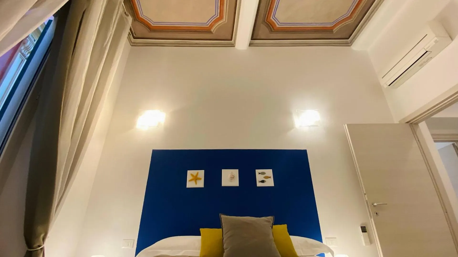 Alla Casa Rosa Al Mare, Central Seafront Stay With Free Private Garage, Air Conditionig, Wi-Fi, Ideal Choice For A Relaxing And Exciting Coastal Escape Apartment
