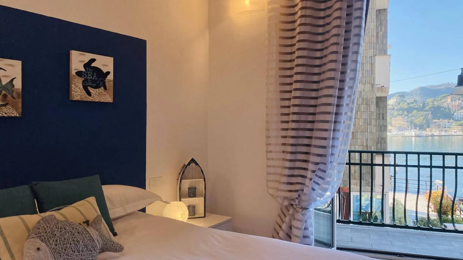 Alla Casa Rosa Al Mare, Central Seafront Stay With Free Private Garage, Air Conditionig, Wi-Fi, Ideal Choice For A Relaxing And Exciting Coastal Escape Rapallo Italy