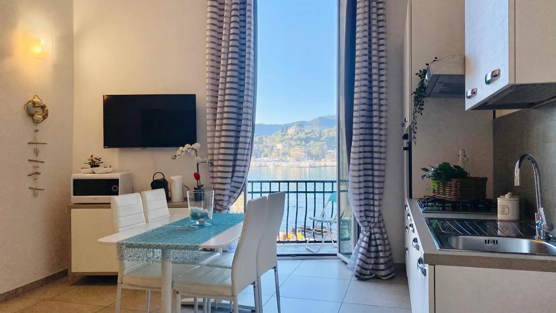 Alla Casa Rosa Al Mare- Centrale A Di Fronte Al Mare- Emozionante- Garage Privato Gratuito A 800 Mt- Aria Condizionata-Wifi Rapallo Italie