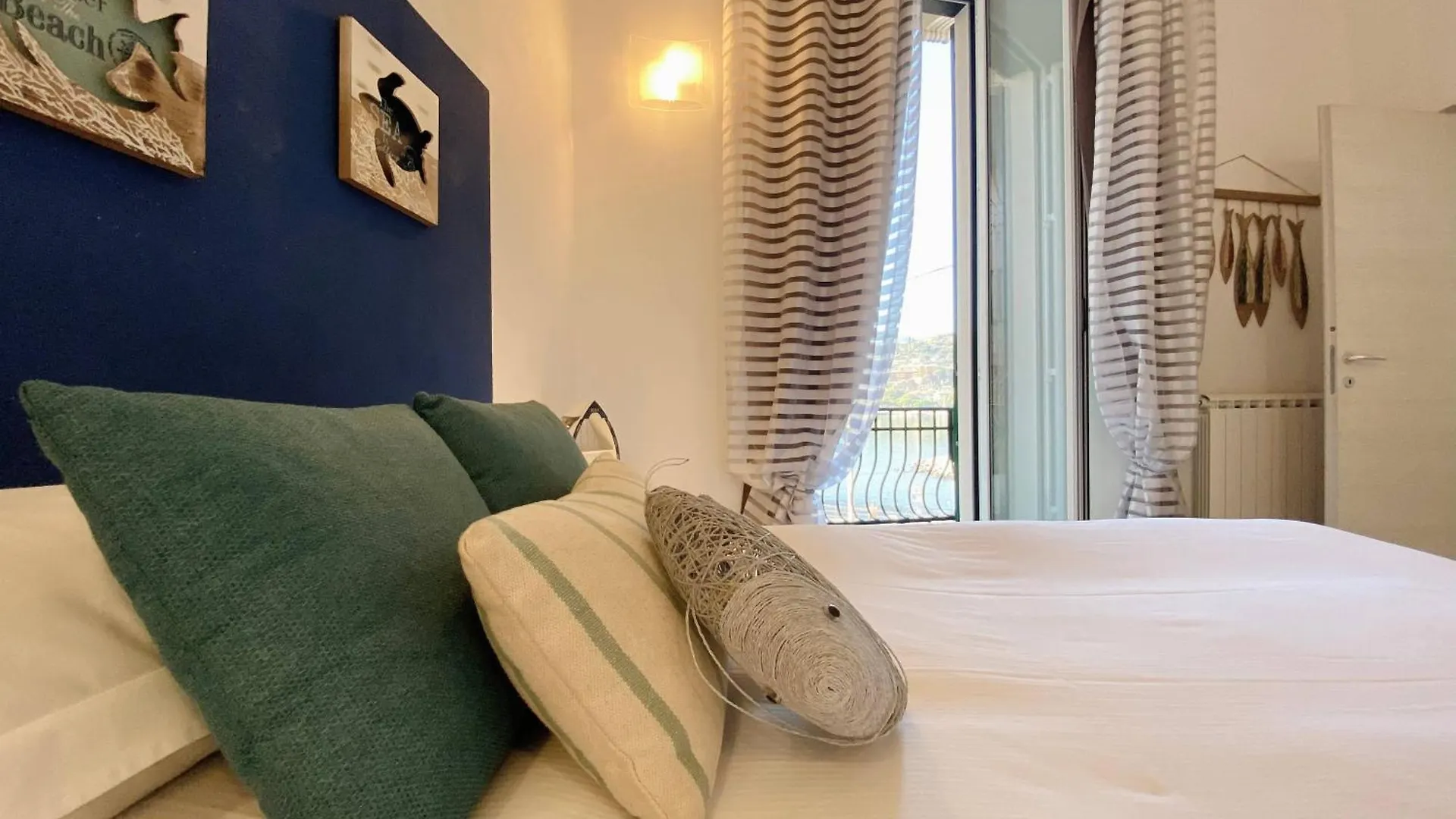 Apartment Alla Casa Rosa Al Mare, Central Seafront Stay With Free Private Garage, Air Conditionig, Wi-Fi, Ideal Choice For A Relaxing And Exciting Coastal Escape