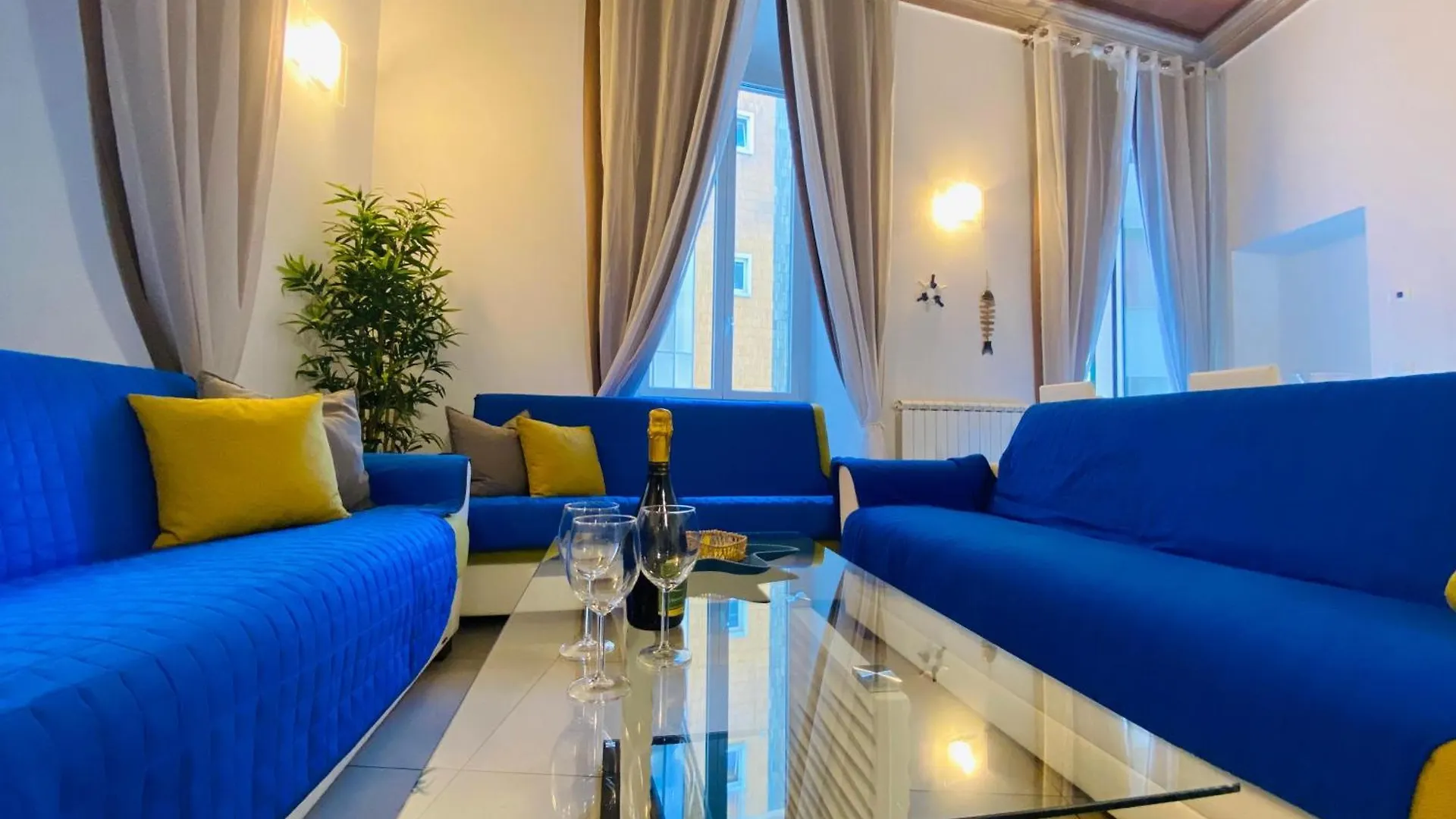 Alla Casa Rosa Al Mare, Central Seafront Stay With Free Private Garage, Air Conditionig, Wi-Fi, Ideal Choice For A Relaxing And Exciting Coastal Escape Rapallo Apartment