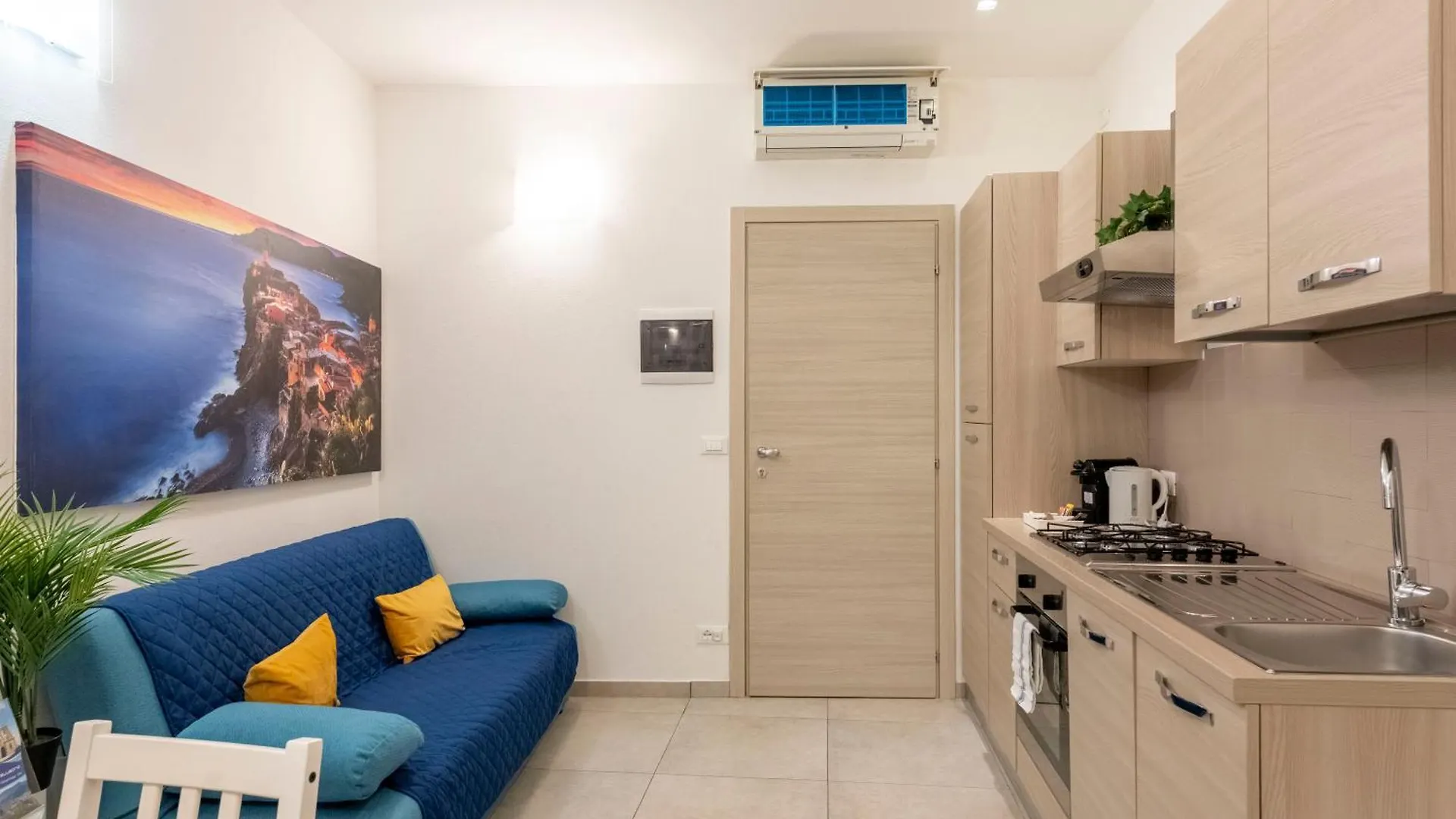 Alla Casa Rosa Al Mare, Central Seafront Stay With Free Private Garage, Air Conditionig, Wi-Fi, Ideal Choice For A Relaxing And Exciting Coastal Escape Ραπάλο Διαμέρισμα