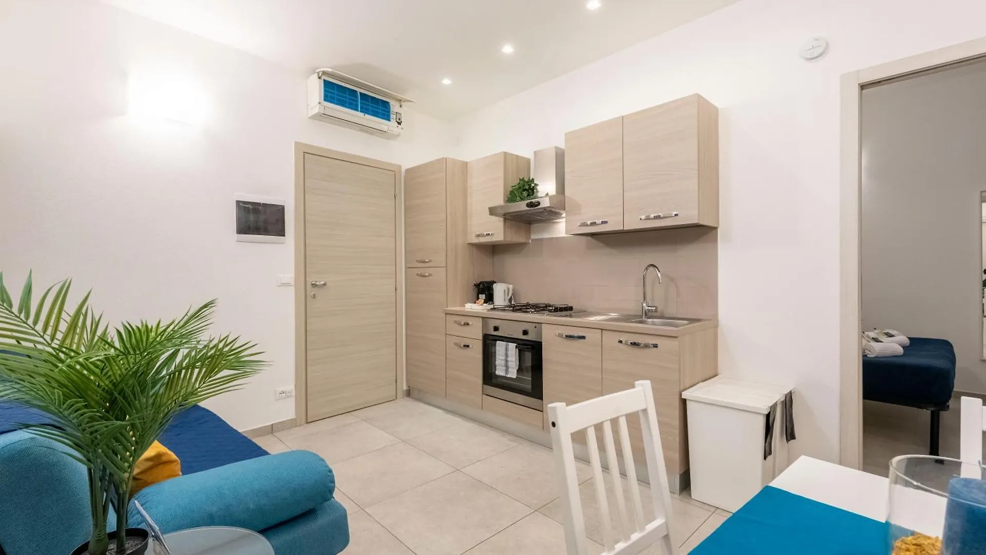 Alla Casa Rosa Al Mare, Central Seafront Stay With Free Private Garage, Air Conditionig, Wi-Fi, Ideal Choice For A Relaxing And Exciting Coastal Escape