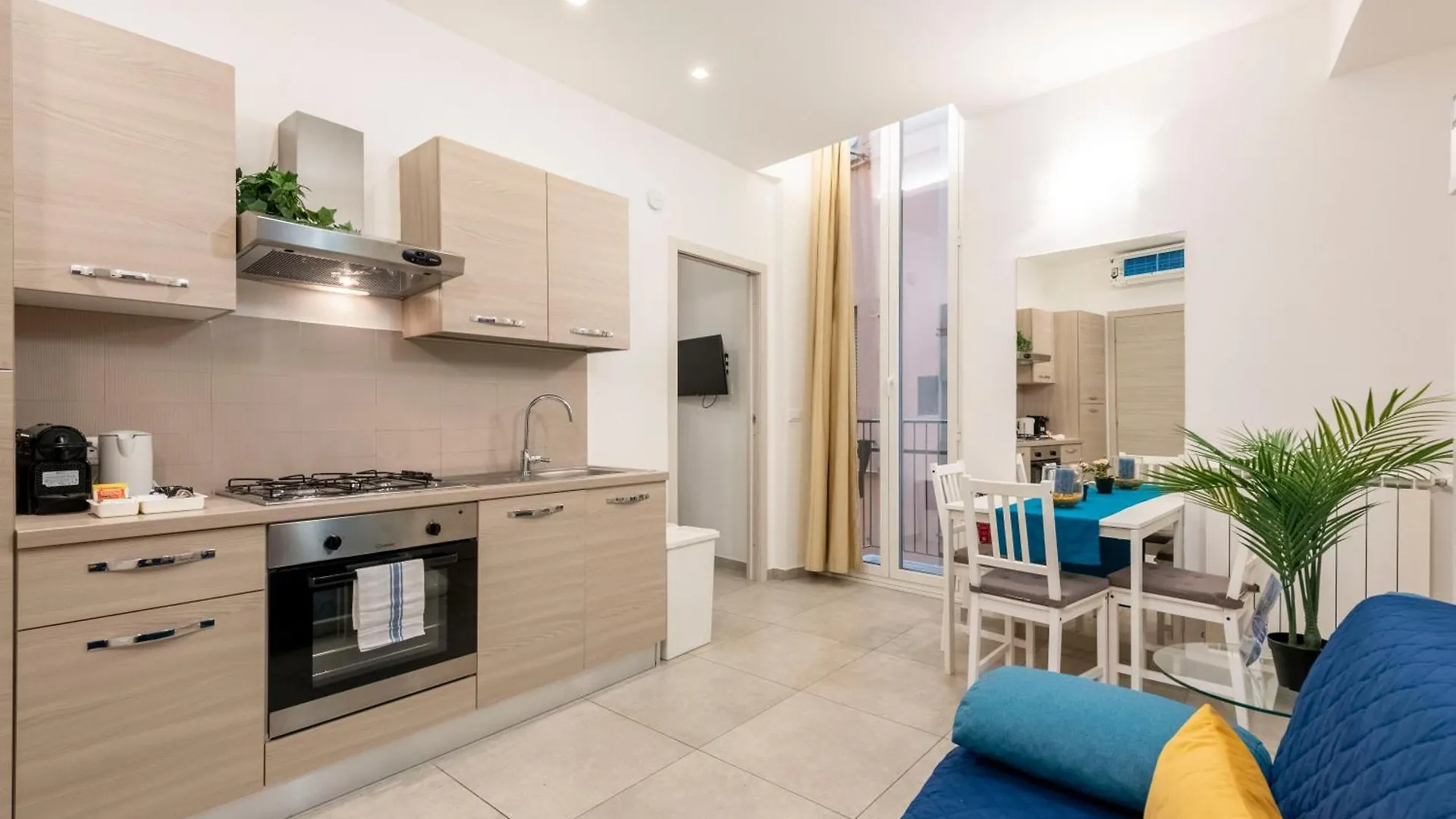 Apartment Alla Casa Rosa Al Mare, Central Seafront Stay With Free Private Garage, Air Conditionig, Wi-Fi, Ideal Choice For A Relaxing And Exciting Coastal Escape