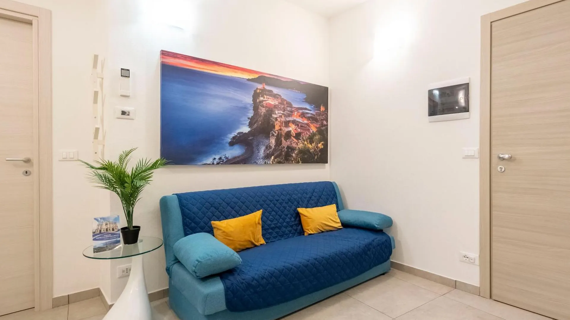 Alla Casa Rosa Al Mare, Central Seafront Stay With Free Private Garage, Air Conditionig, Wi-Fi, Ideal Choice For A Relaxing And Exciting Coastal Escape Italien