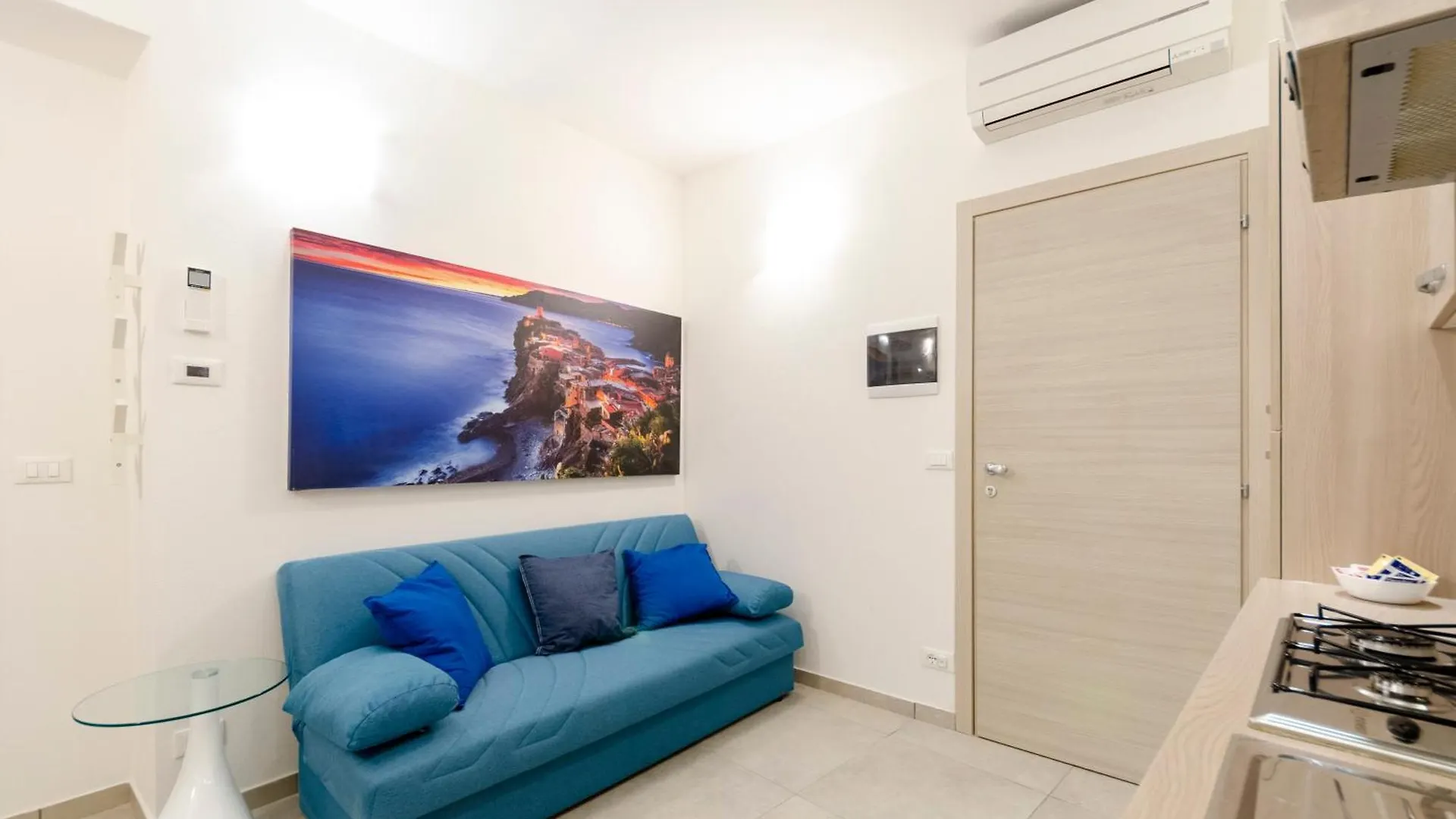 Alla Casa Rosa Al Mare, Central Seafront Stay With Free Private Garage, Air Conditionig, Wi-Fi, Ideal Choice For A Relaxing And Exciting Coastal Escape Rapallo