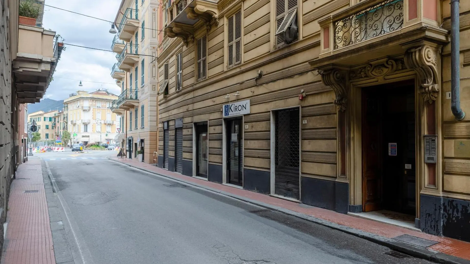 Apartment Alla Casa Rosa Al Mare, Central Seafront Stay With Free Private Garage, Air Conditionig, Wi-Fi, Ideal Choice For A Relaxing And Exciting Coastal Escape Italien