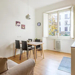 https://spacious-comfortable-apartment-in-duomo-by-easylife.italymilanhotels.net