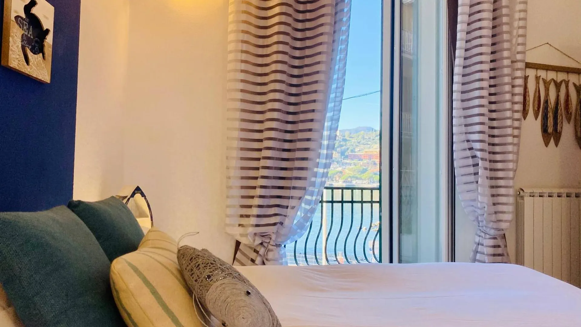 Alla Casa Rosa Al Mare- Centrale A Di Fronte Al Mare- Emozionante- Garage Privato Gratuito A 800 Mt- Aria Condizionata-Wifi 라팔로 0*,  이탈리아